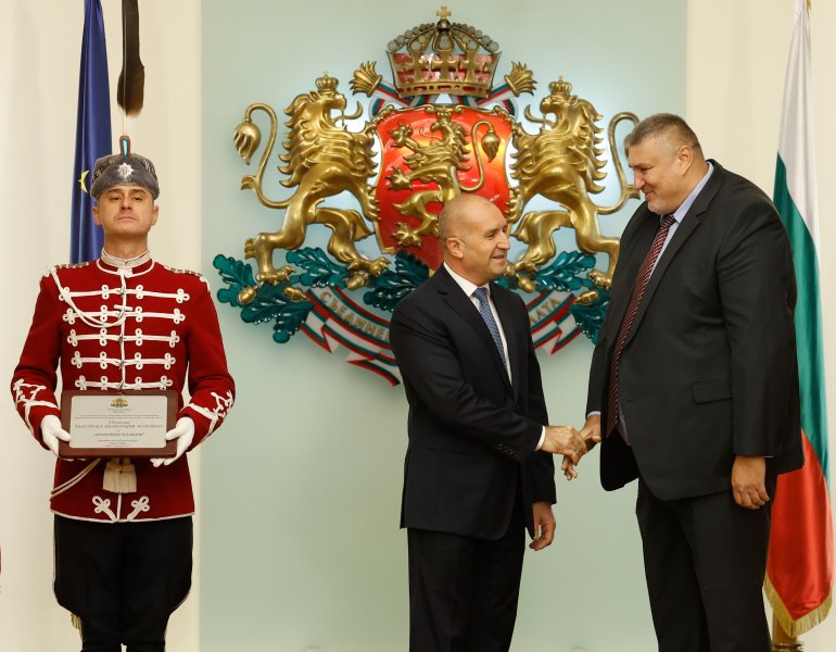 Президентът Румен Радев награди волейболните герои на България1