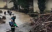 Героите от потопа: Историите зад кадрите, разчувствали България след бедствието край 