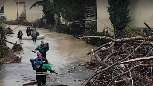 Героите от потопа: Историите зад кадрите, разчувствали България след бедствието край "Елените"