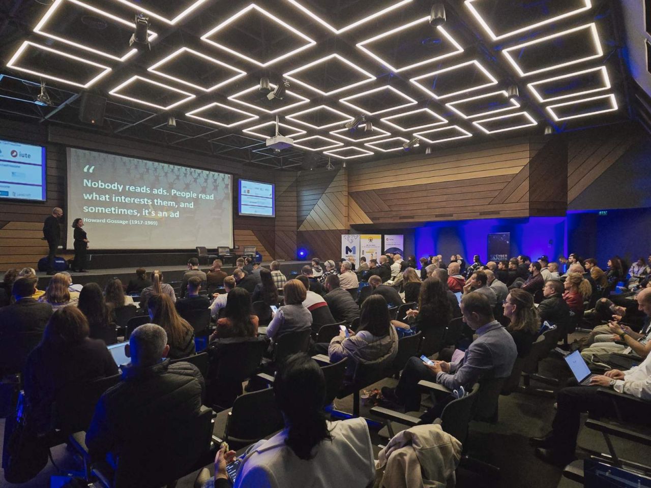 Десетото юбилейно издание на конференцията eCommerce Annual Summit 2025 събра над 300 експерти в сферата на е-търговията