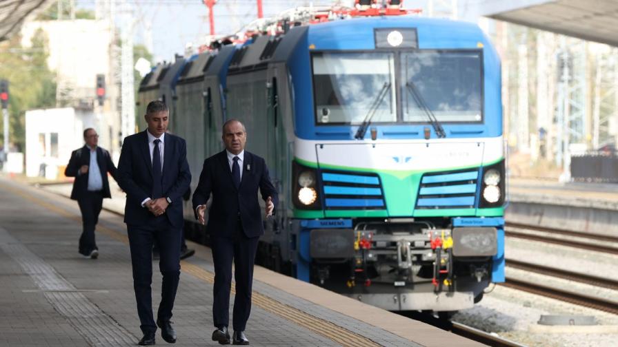 Министър Гроздан Караджов представи новите локомотиви на първи перон на Централна жп гара София