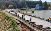 Дъжд връща напрежението в Николово: дигата остава опасна