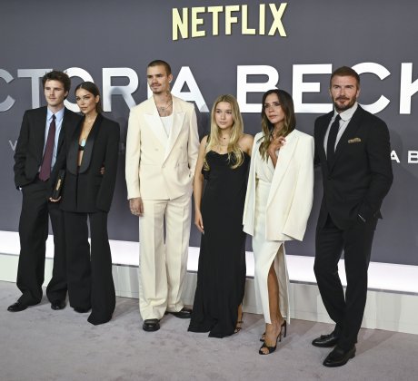 Семейната драма около Дейвид и Виктория Бекъм продължава да се