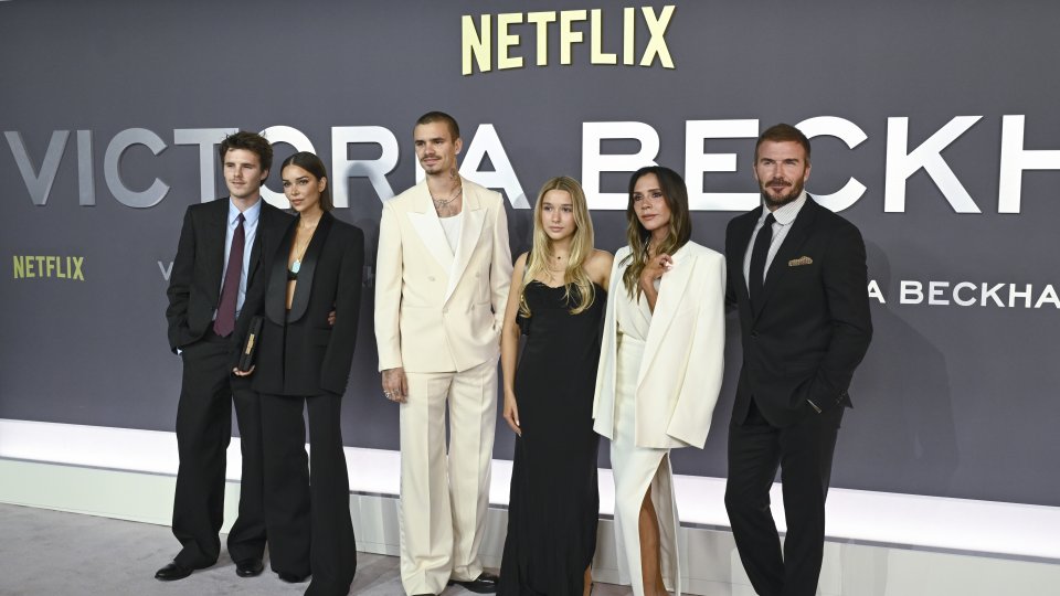 Семейната драма около Дейвид и Виктория Бекъм продължава да се