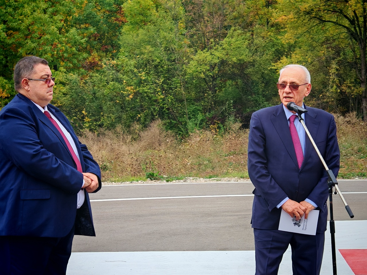 <p>Министърът на здравеопазването Силви Кирилов откри новопостроената хеликоптерна площадка. Съоръжението е изградено в двора на Многопрофилната болница за активно лечение (МБАЛ) &bdquo;Д-р Тота Венкова&ldquo;.</p>