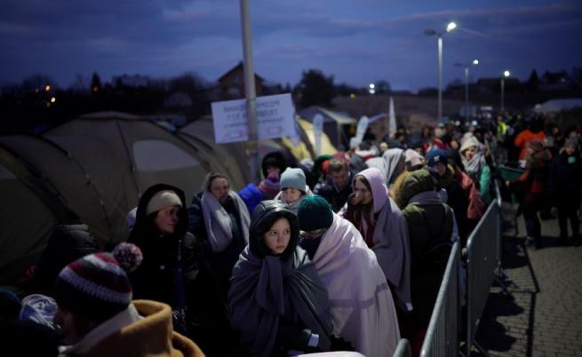 Полша заяви, че не може да приема повече украински бежанци