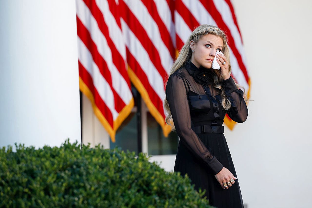 Ерика Кърк: Не успях да целуна Чарли преди смъртта му