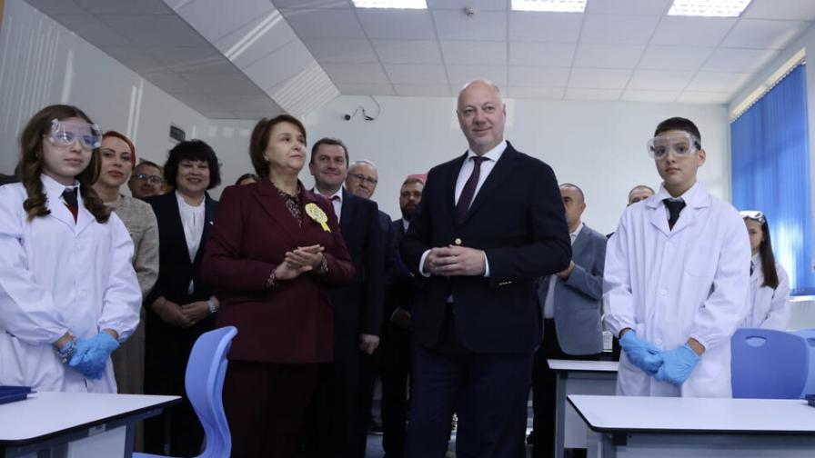 Желязков: Инвестирани са над половин млрд. лева в повече от 2200 STEM центъра у нас