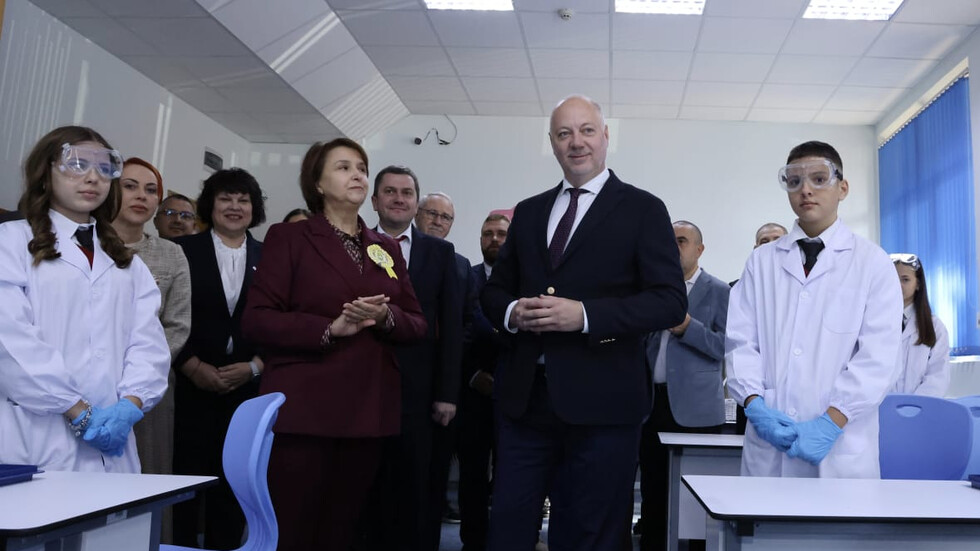 Желязков: Инвестирани са над половин млрд. лева в повече от 2200 STEM центъра у нас