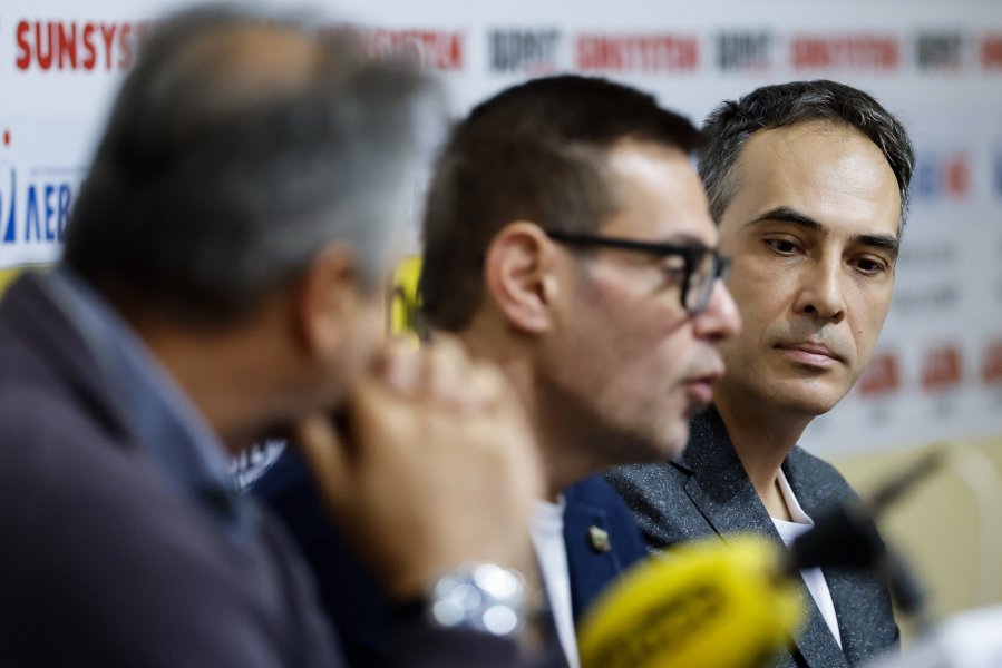 Награждаване на волейболните ни национали за септември1