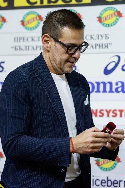 Награждаване на волейболните ни национали за септември1