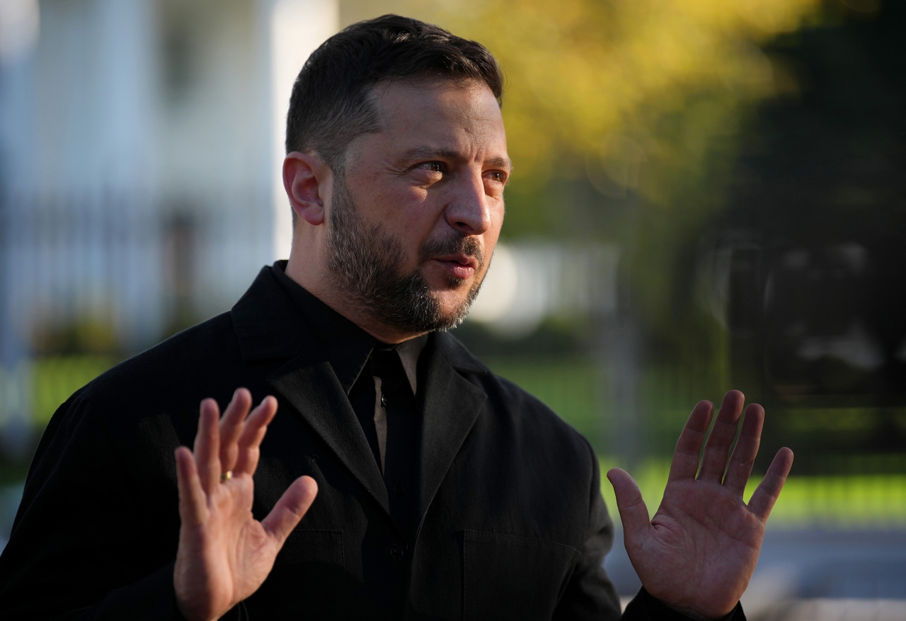 "Пълзящ авторитаризъм": Тъмната страна на управлението на Зеленски