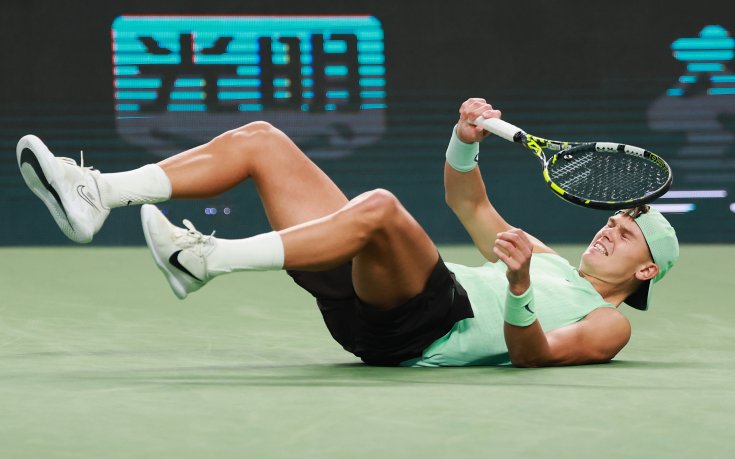 Бивш номер 1 подкрепи тежко контузения Руне