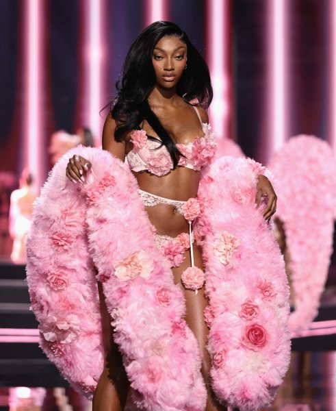 Ейнджъл Рийс1