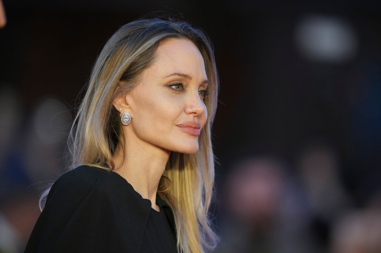<p>Звездите присъстваха на премиерата на филма Couture в Рим.</p>