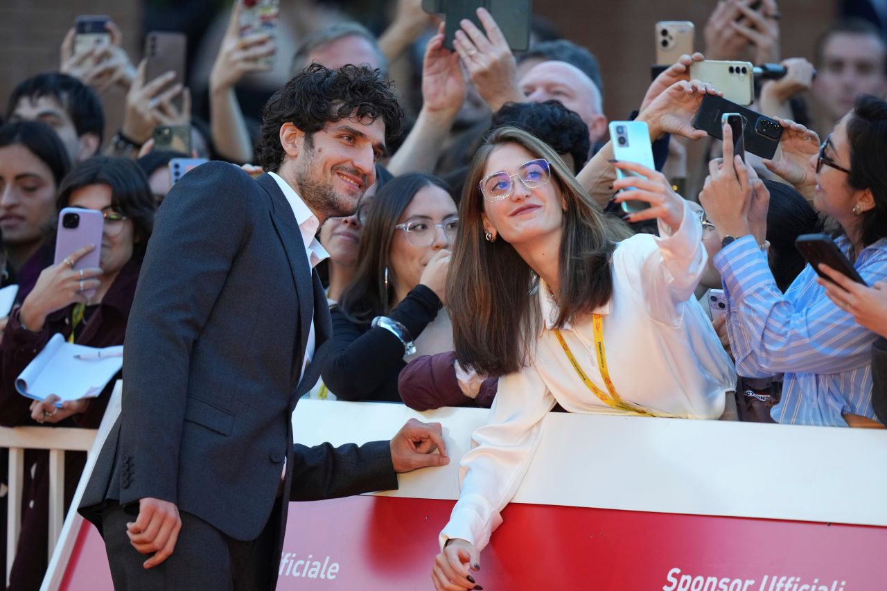 <p>Звездите присъстваха на премиерата на филма Couture в Рим.</p>