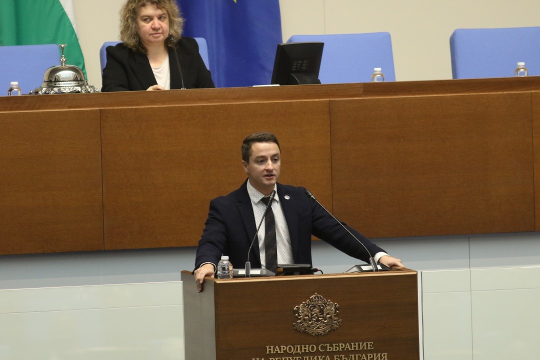 <p>Народното събрание се върнa към нормалния си ритъм на работа. След седмица на блокаж заради липсата на кворум и невъзможност да се проведе заседание, депутатите се събраха в пленарната зала. В началото се регистрираха 167 народи представители.</p>