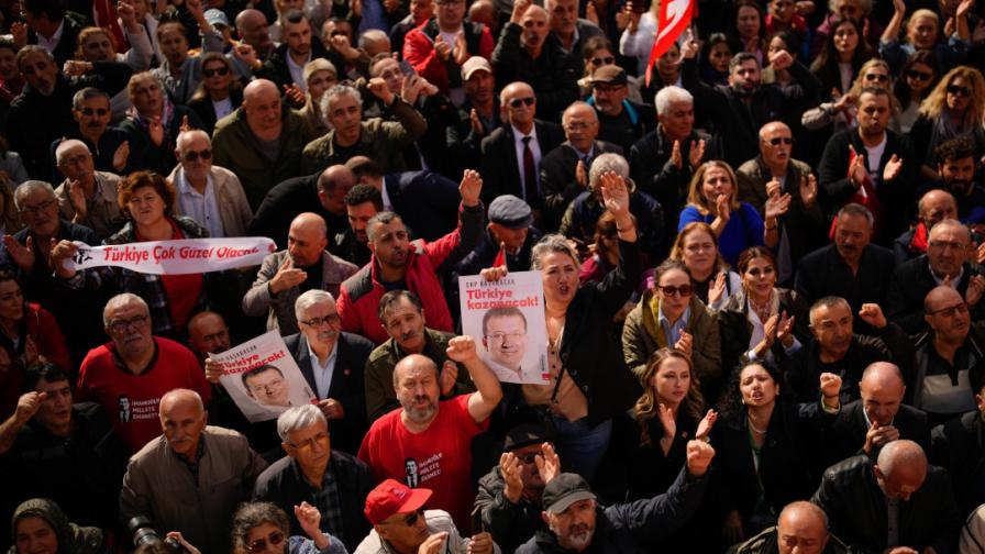 Протест в подкрепа на отстранения кмет Екрем... Протест в подкрепа на отстранения кмет Екрем...