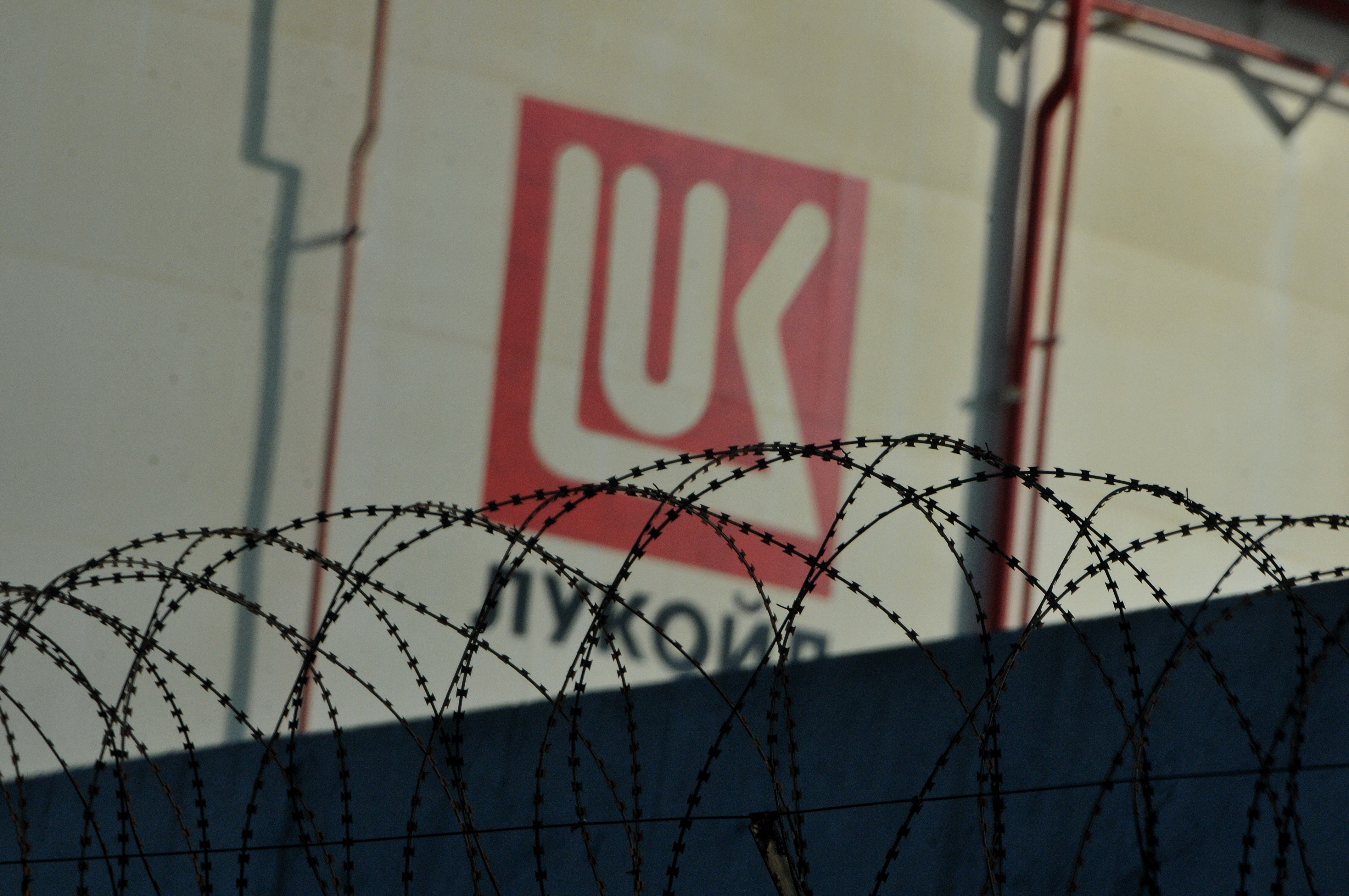„Лукойл“ обяви продажба на международните си активи