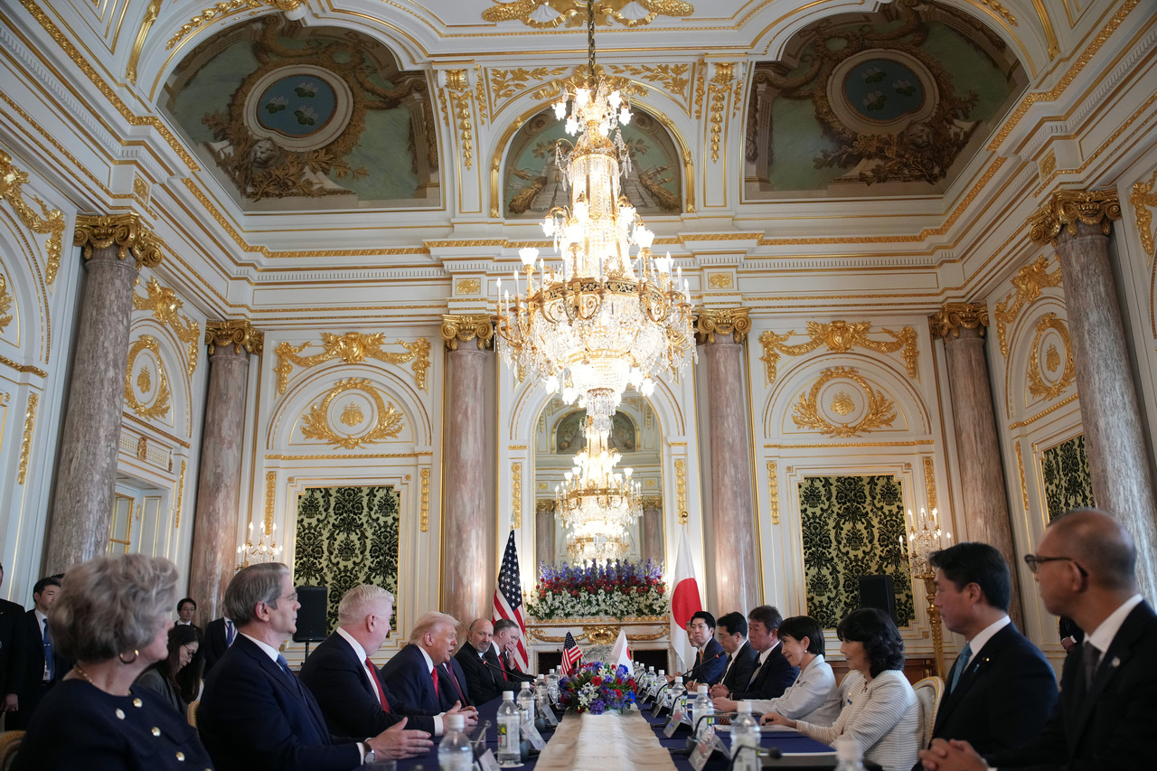 <p>Американският президент Доналд Тръмп се срещна в Токио с японската премиерка Санае Такаичи.</p>