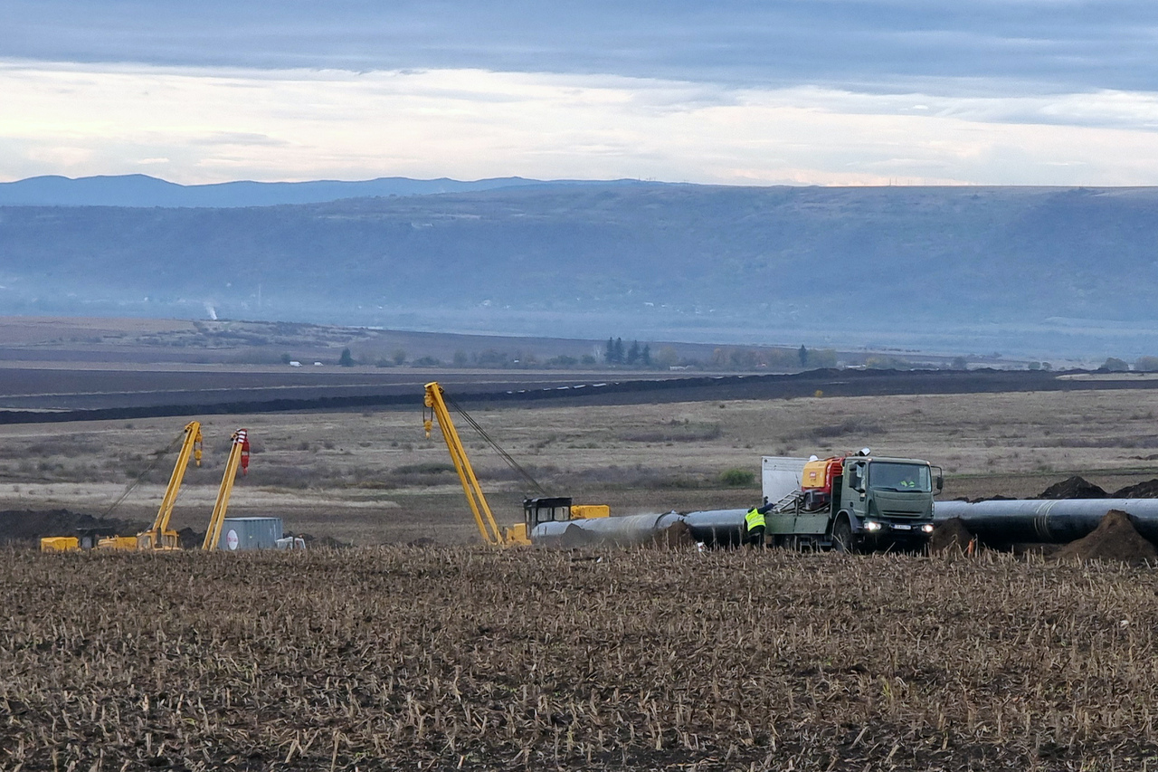 <p>Европейският комисар по енергетика Дан Йоргенсен и министърът на енергетиката Жечо Станков инспектират напредъка по изграждане на лот 3 &bdquo;Рупча-Ветрино&ldquo; на Вертикалния газов коридор.</p>