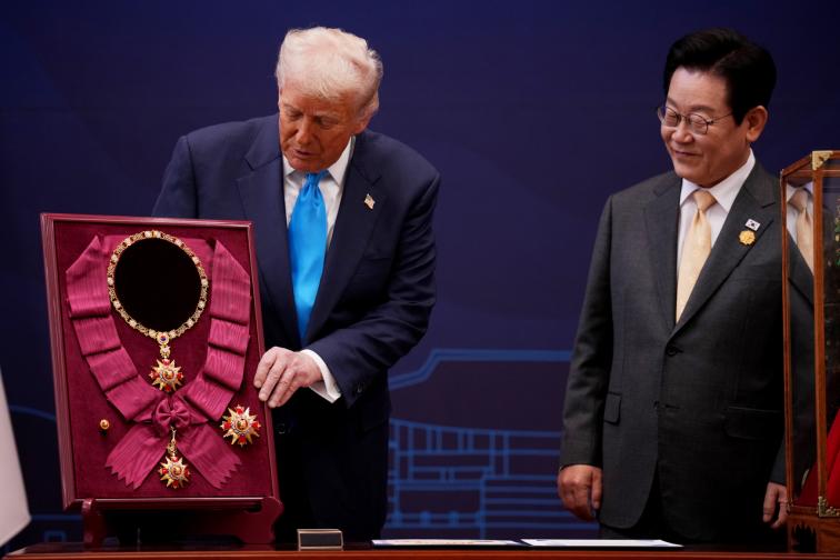 Доналд Тръмп на посещение в Южна Корея