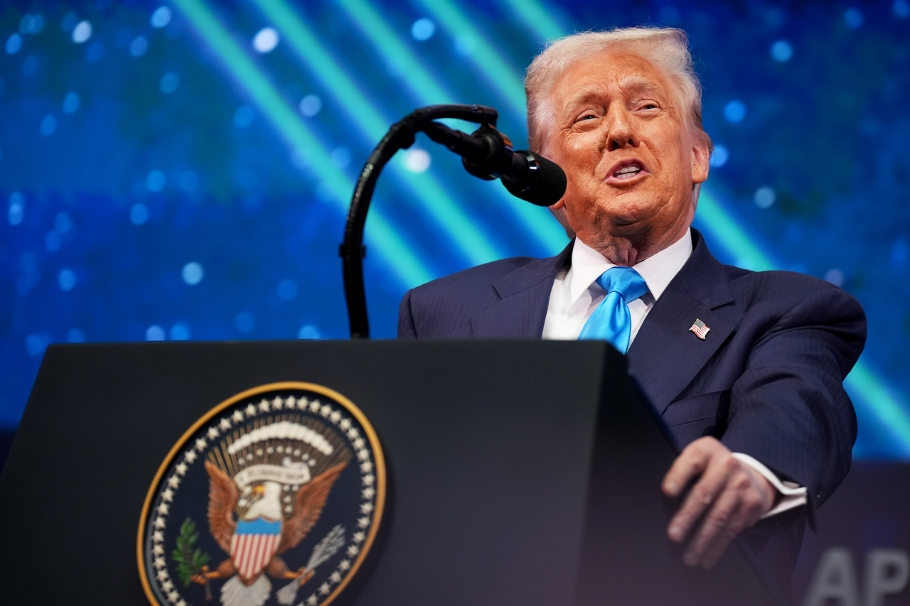 <p>Доналд Тръмп на посещение в Южна Корея.</p>