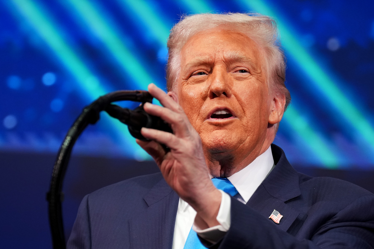 <p>Доналд Тръмп на посещение в Южна Корея.</p>