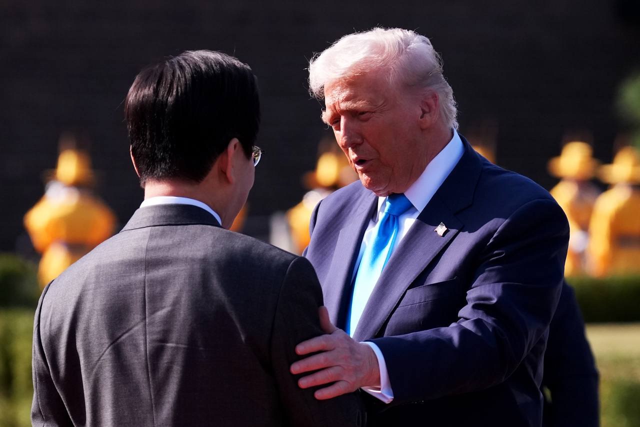 <p>Доналд Тръмп на посещение в Южна Корея.</p>