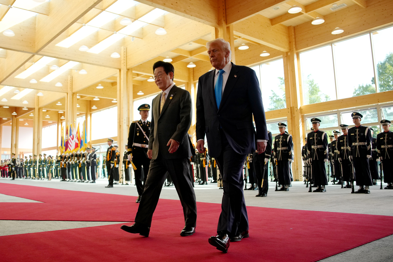 <p>Доналд Тръмп на посещение в Южна Корея.</p>