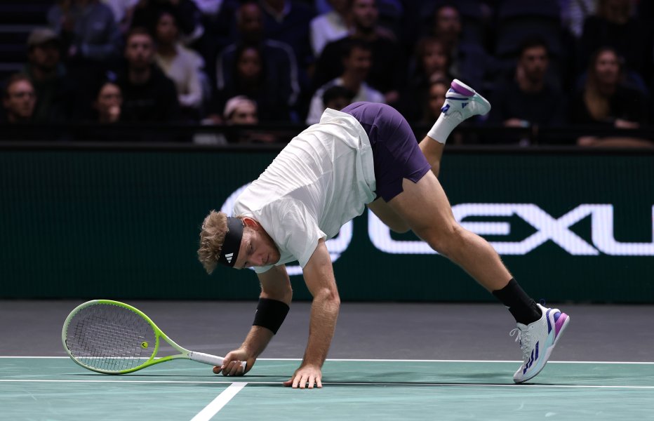 Алехандро Давидович Фокина Александър Зверев1