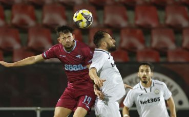 ГАЛЕРИЯ: Снимки от битката между Септември и Славия