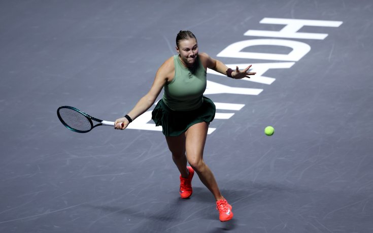 Анисимова изхвърли Швьонтек от Финалите в Рияд