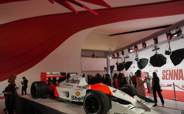 Предлагат на търг шасито, с което Сена спечели Гран При на Бразилия