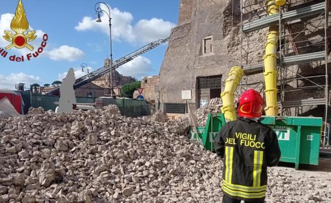 Трима работници пострадаха при срутване на историческа кула в Рим