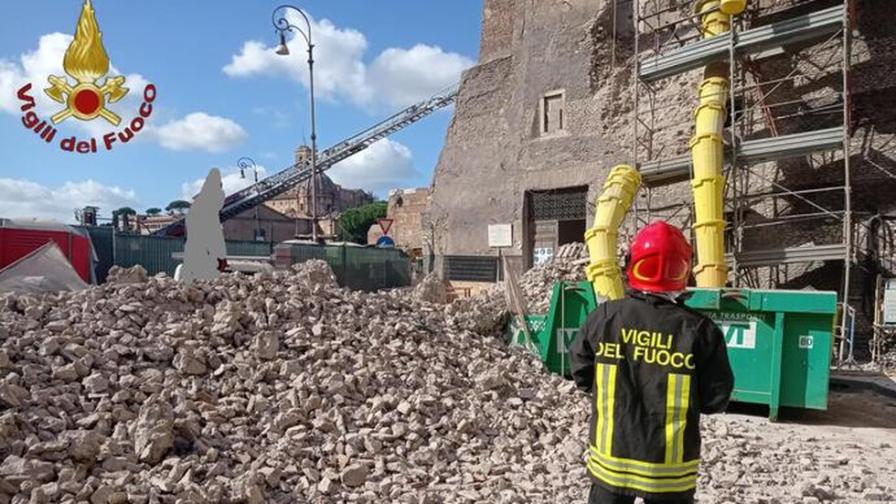 Трима работници пострадаха при срутване на историческа кула в Рим