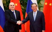 <p>Премиерите на Русия и Китай разговаряха</p>