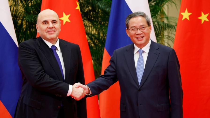 <p>Премиерите на Русия и Китай разговаряха</p>