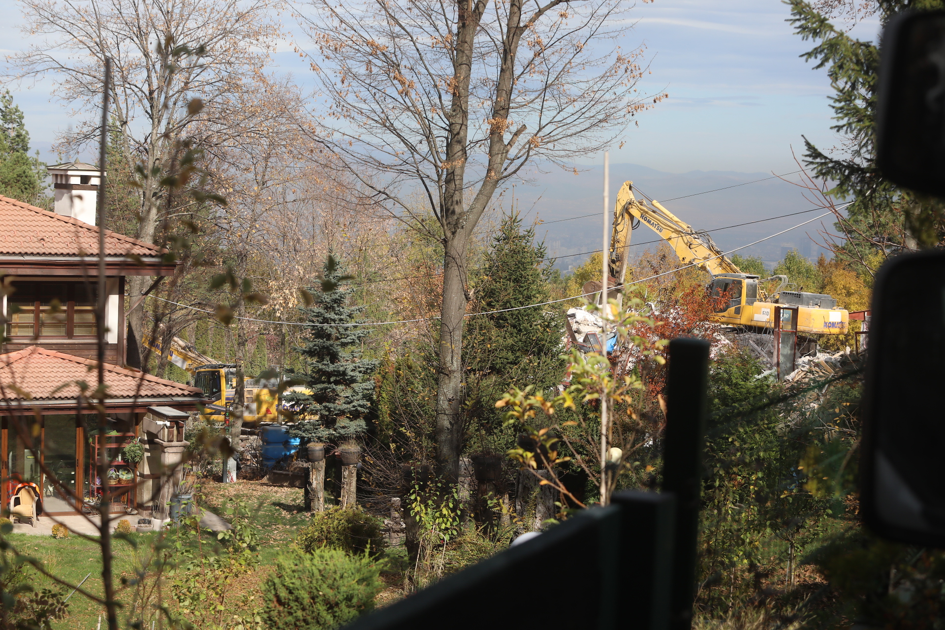 <p>Срутиха напълно бившата резиденция на Ахмед Доган в &quot;Бояна&quot;</p>