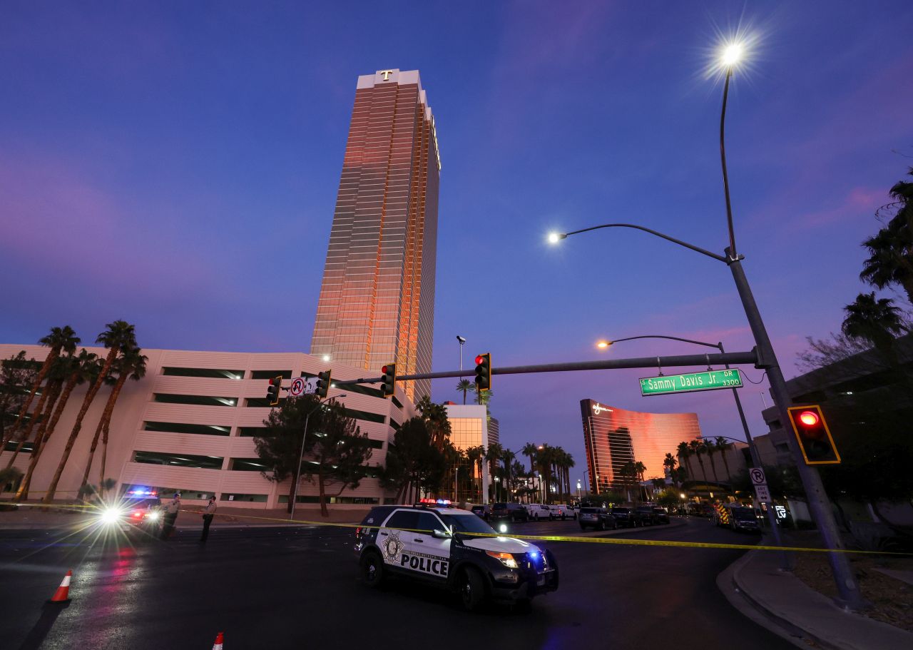 <p>Дим, пламъци и разрушения &ndash; първите кадри след взрива на Cybertruck пред хотел &bdquo;Тръмп&ldquo; в Лас Вегас, който разтърси града в първите часове на новата година</p>