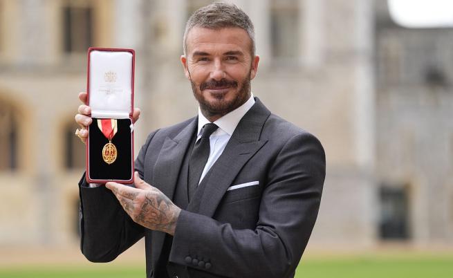 Сър Дейвид! Крал Чарлз удостои Бекъм с рицарско звание