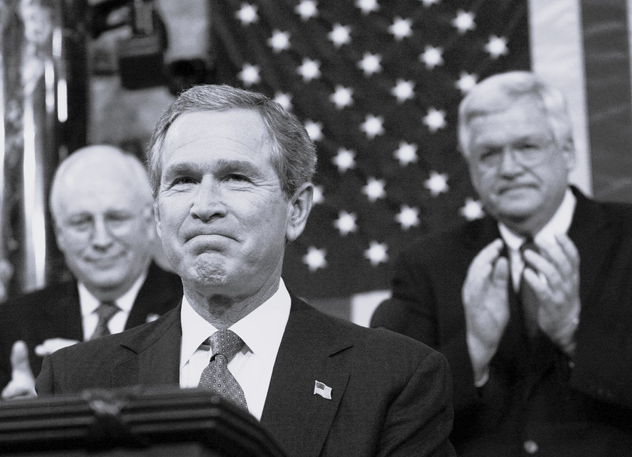 <p>Дик Чейни, твърдият консерватор, отличаващ се с настъпателния си тон, който се превърна в един от най-влиятелните и поляризиращи вицепрезиденти в историята на САЩ и който беше водещ поддръжник на инвазията в Ирак, почина на 84-годишна възраст, предаде Асошиейтед прес.</p>