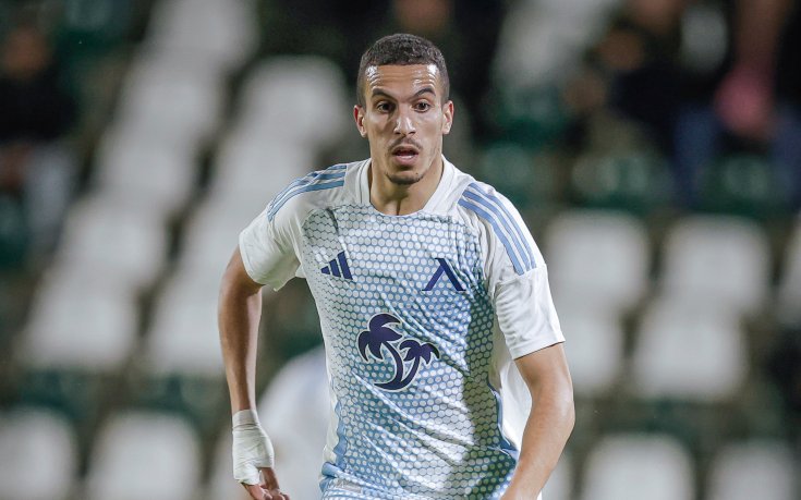 В Алжир: Акрам Бурас скоро може да бъде в отбор с по-големи възможности