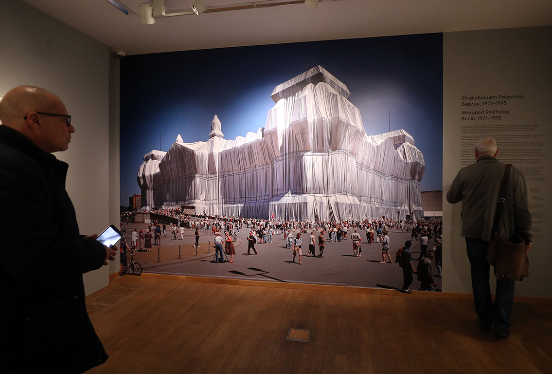 <p>Кристо и Жан-Клод Опакованият Райхстаг</p>