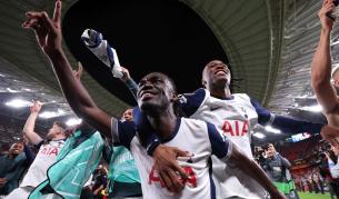 Футболист на „Тотнъм“ е заплашен с пистолет след победа