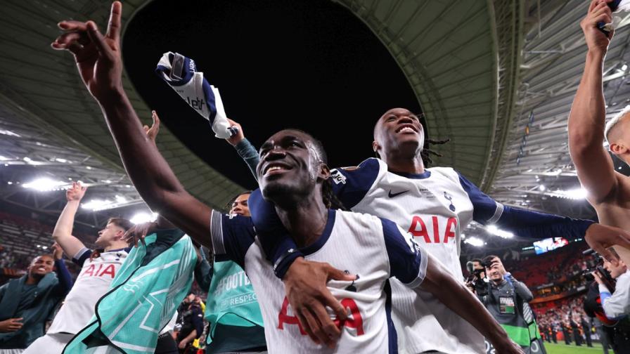 Футболист на „Тотнъм“ е заплашен с пистолет след победа