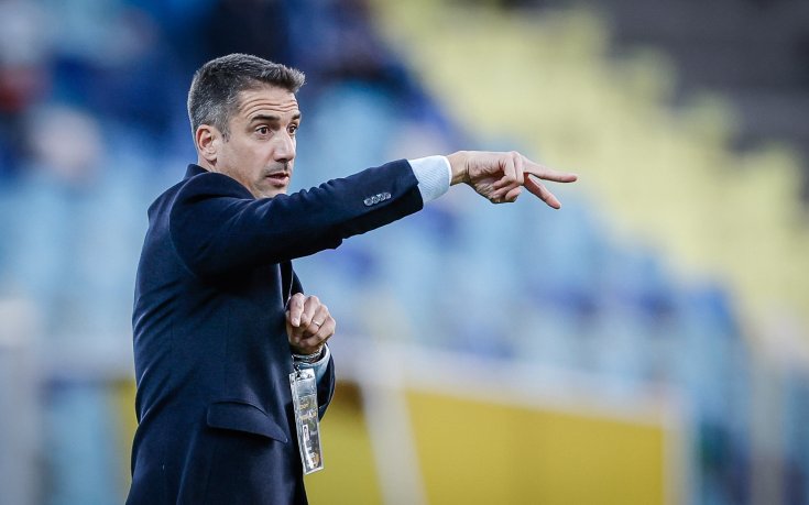 Кои са дилемите пред Хулио Веласкес преди голямото дерби?