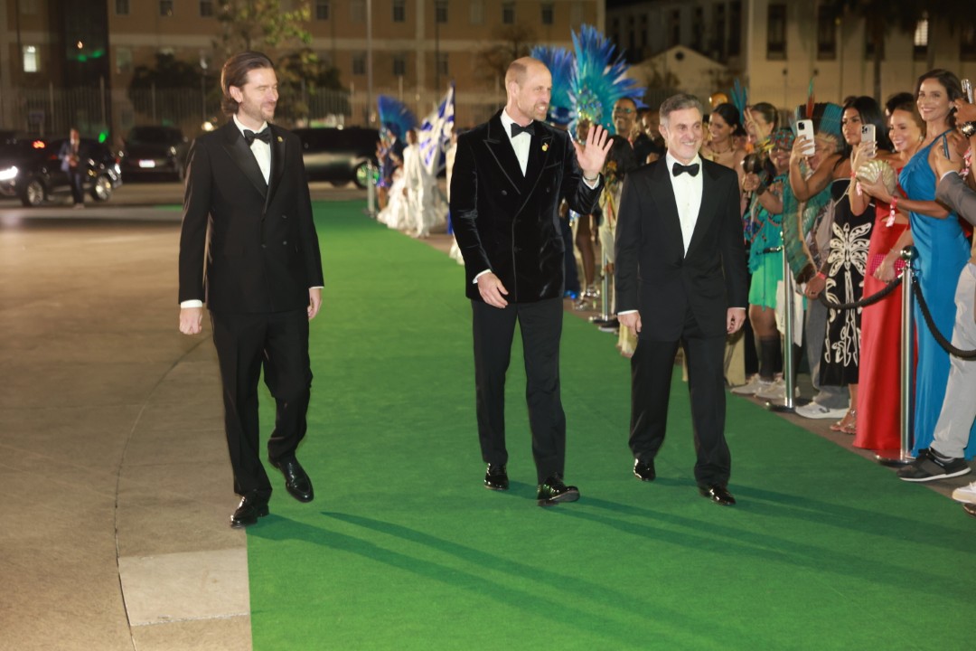 <p>Принцът на Уелс обяви петимата носители на тазгодишната награда за опазване на околната среда Earthshot, наричайки ги &bdquo;вдъхновение, което ни дава кураж&ldquo;.</p>