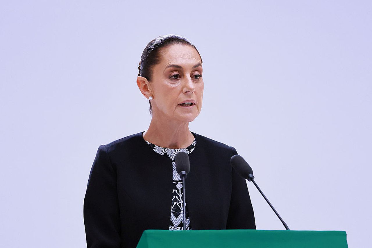 Президентът на Мексико беше опипана по време на публична изява (ВИДЕО)