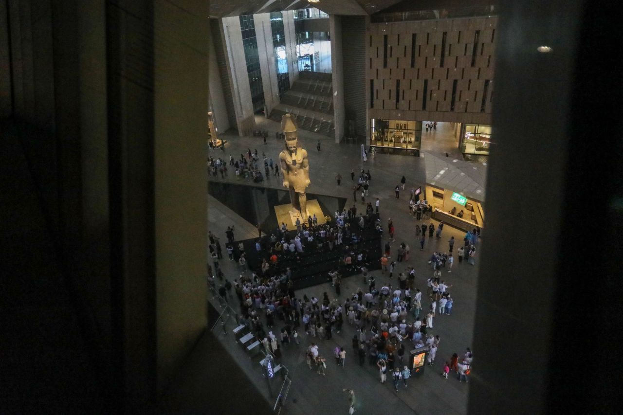 <p>Поглед към гигантския музей до пирамидите в Гиза.</p>